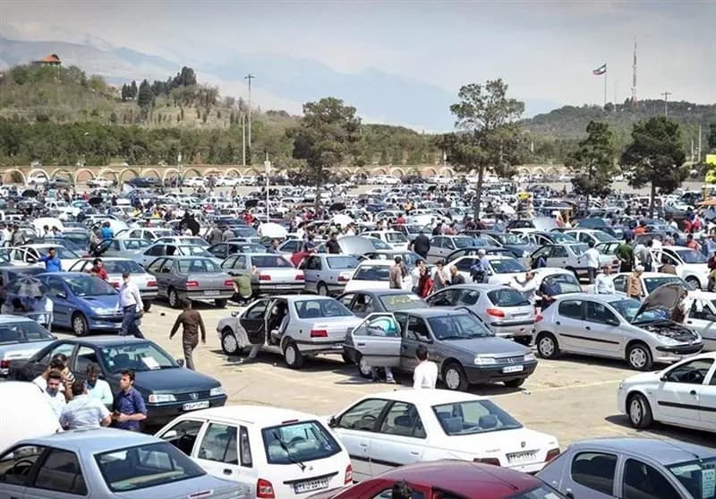 قیمت خودرو هیچ تناسبی با درآمد مردم ندارد/ فروشندگان فعلا نمی‌فروشند!