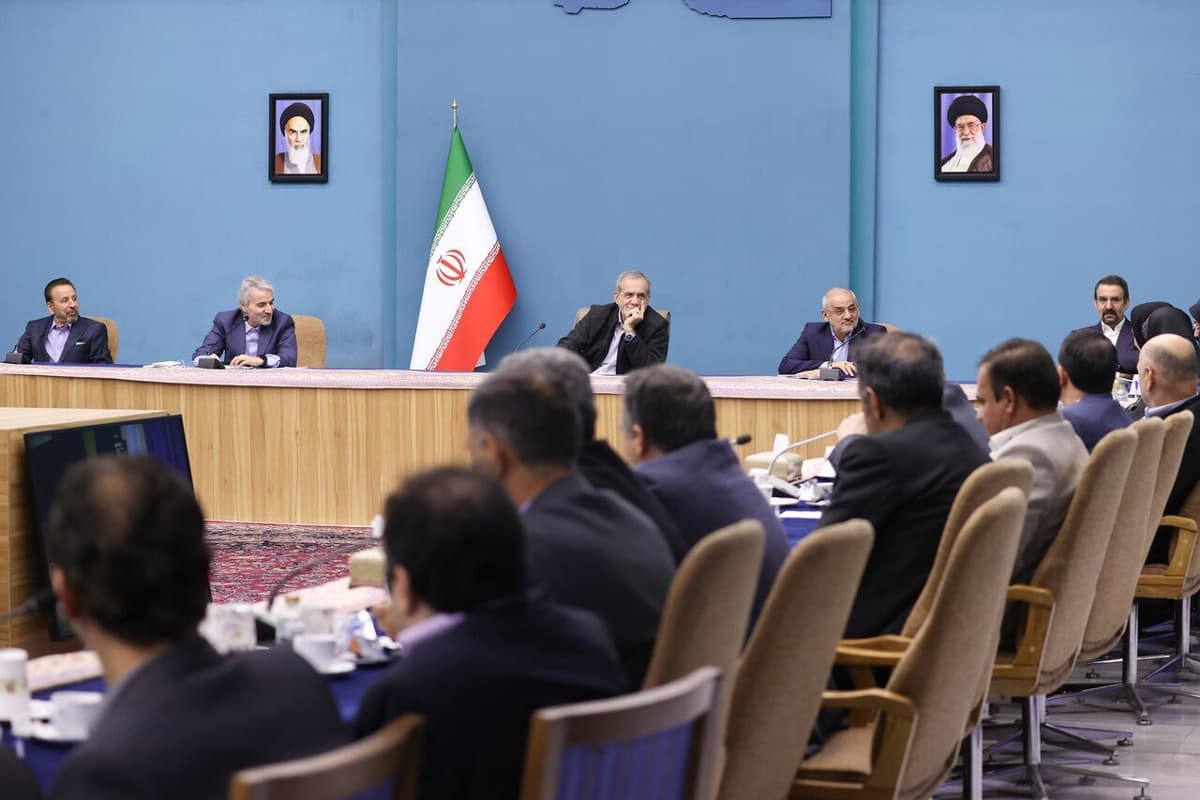 تصویر خبر: پزشکیان: نمی‌پذیرم که ایران از کشور دیگری عقب‌تر باشد