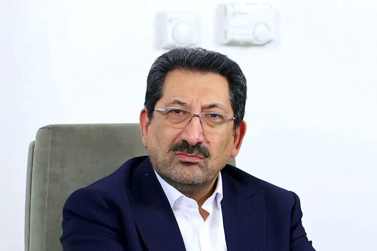تصویر خبر: وزیر صمت: سهام خودروسازان واگذار میشود